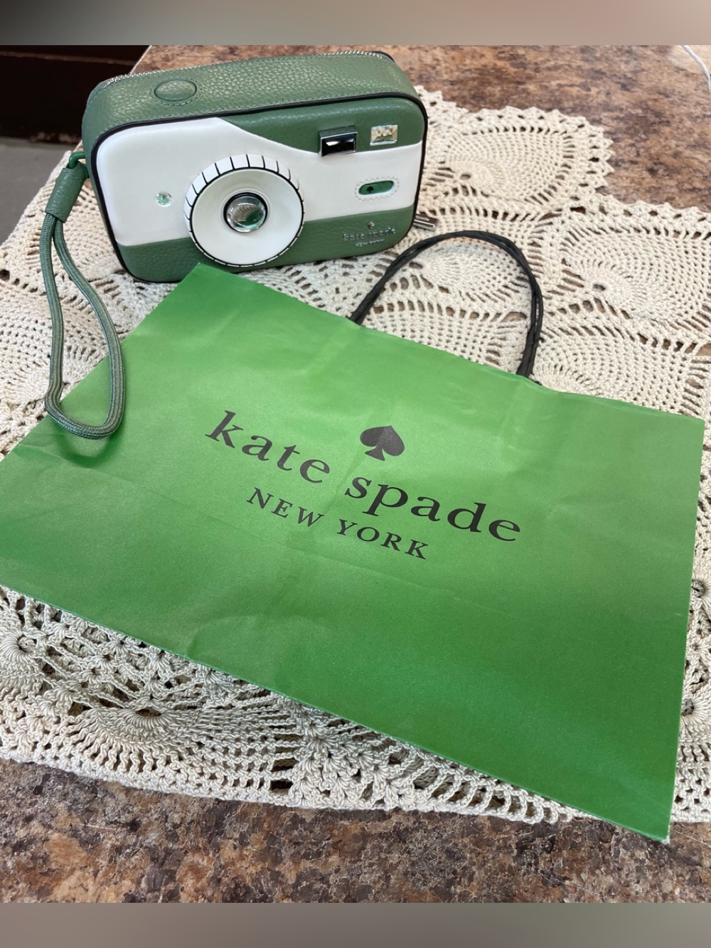 Kate Spade NWT New York Picture Camera wristlet